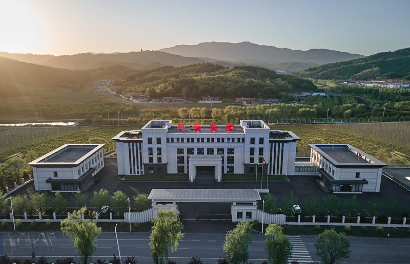 Business Building_调整大小.jpg